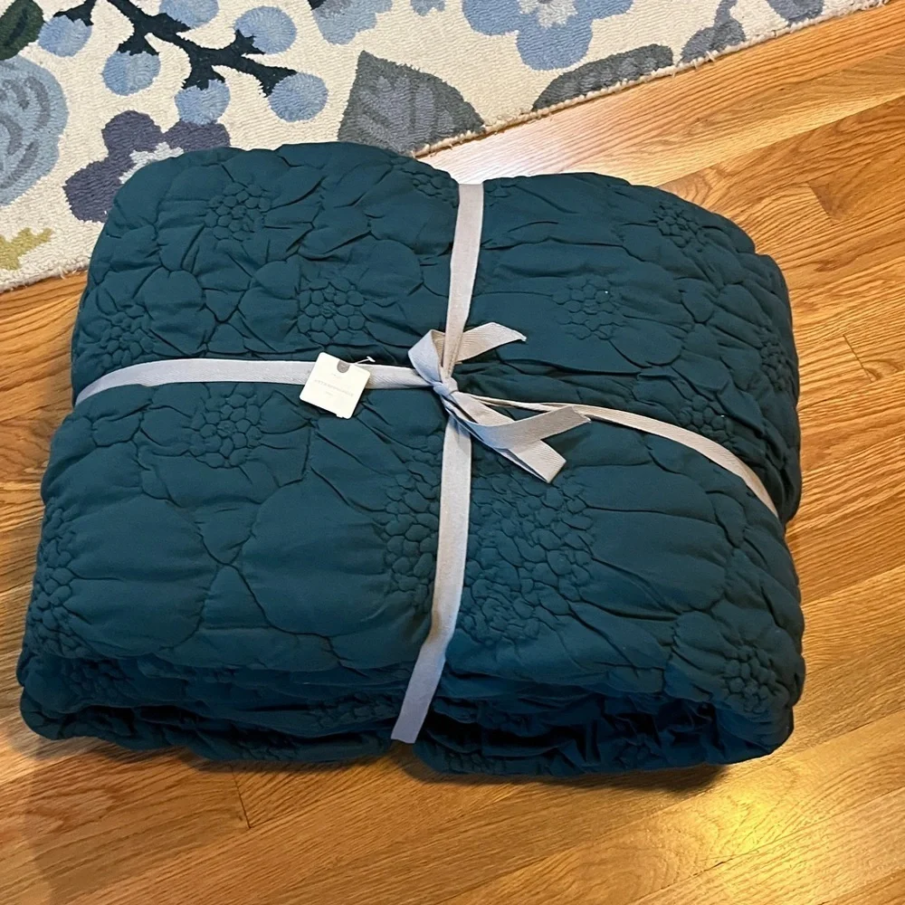 Anthropologie Dahlia Cotton Jersey Floral Quilt Size King NWT